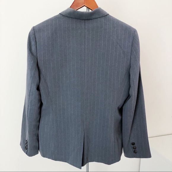 NWOT Grey Women’s Pinstripe Blazer Suit Jacket - Picture 2 of 2